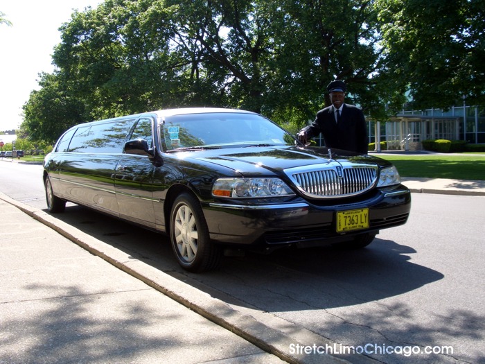 2006 White 10-Passenger Stretch Lincoln Town Car