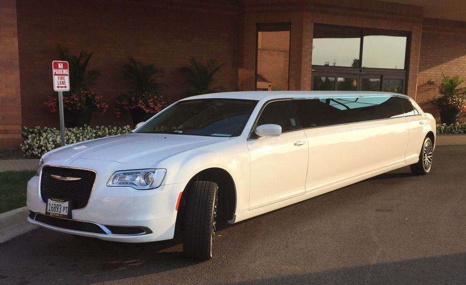 chicago Chrysler 300 stretch limo exterior photo