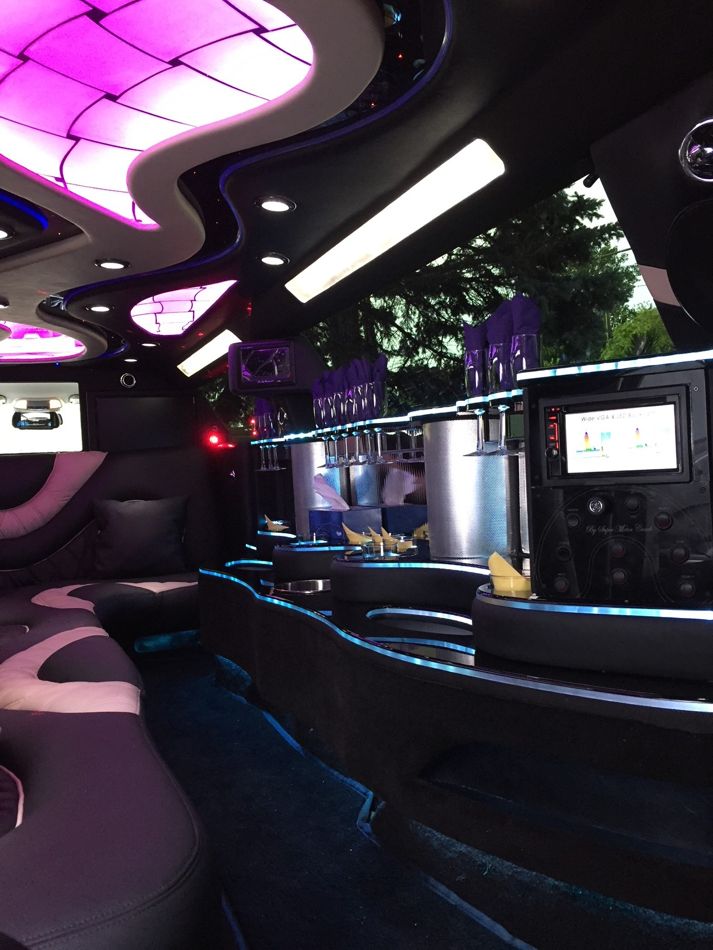 Chrysler 300 stretch limo interior photo